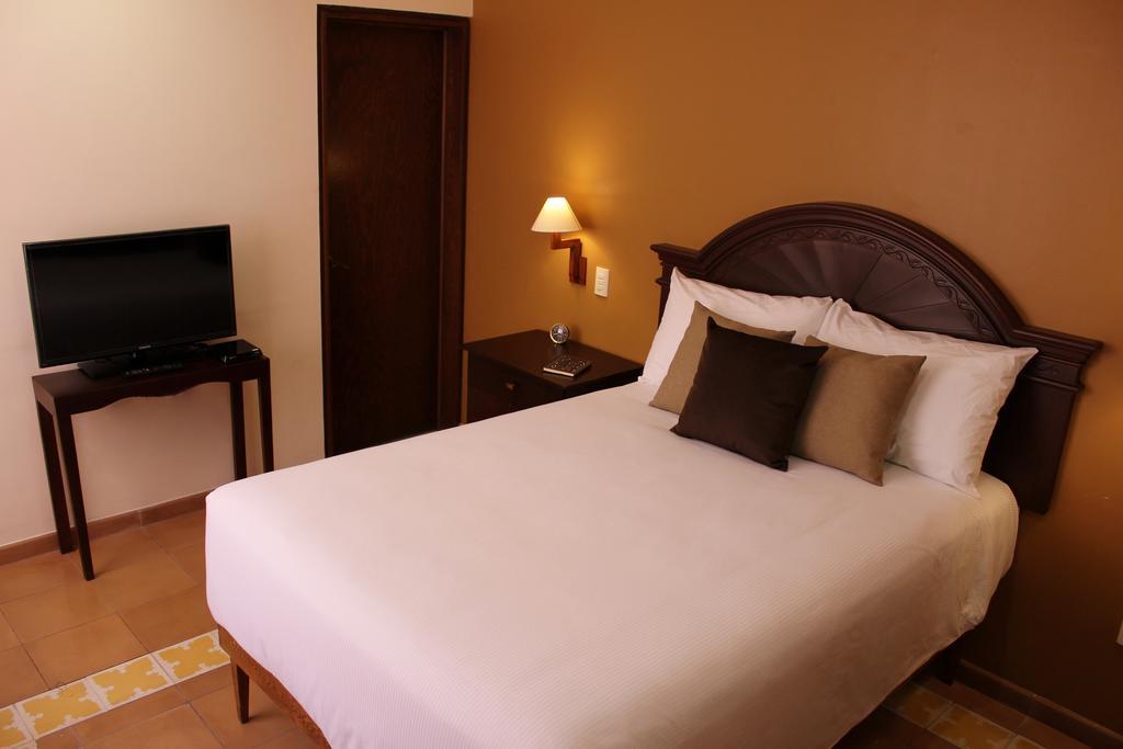 Entre Patios Hotel Boutique Leon Room photo