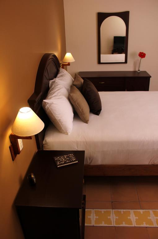 Entre Patios Hotel Boutique Leon Room photo